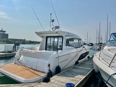 Yacht