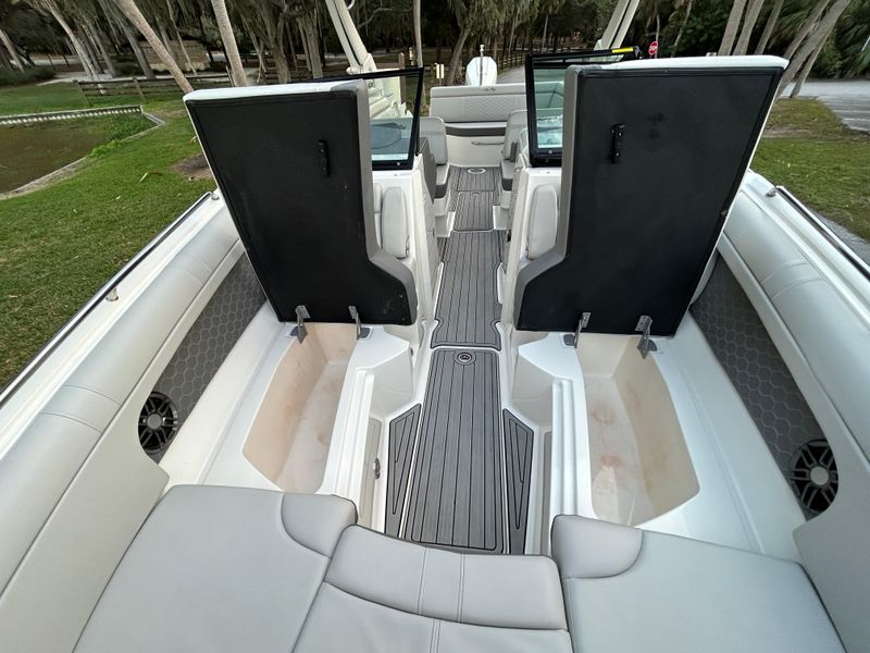 2022 Sea Ray SDX 270 Outboard