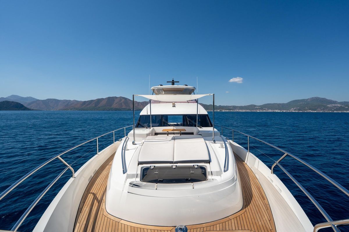 2015 Princess 73 
