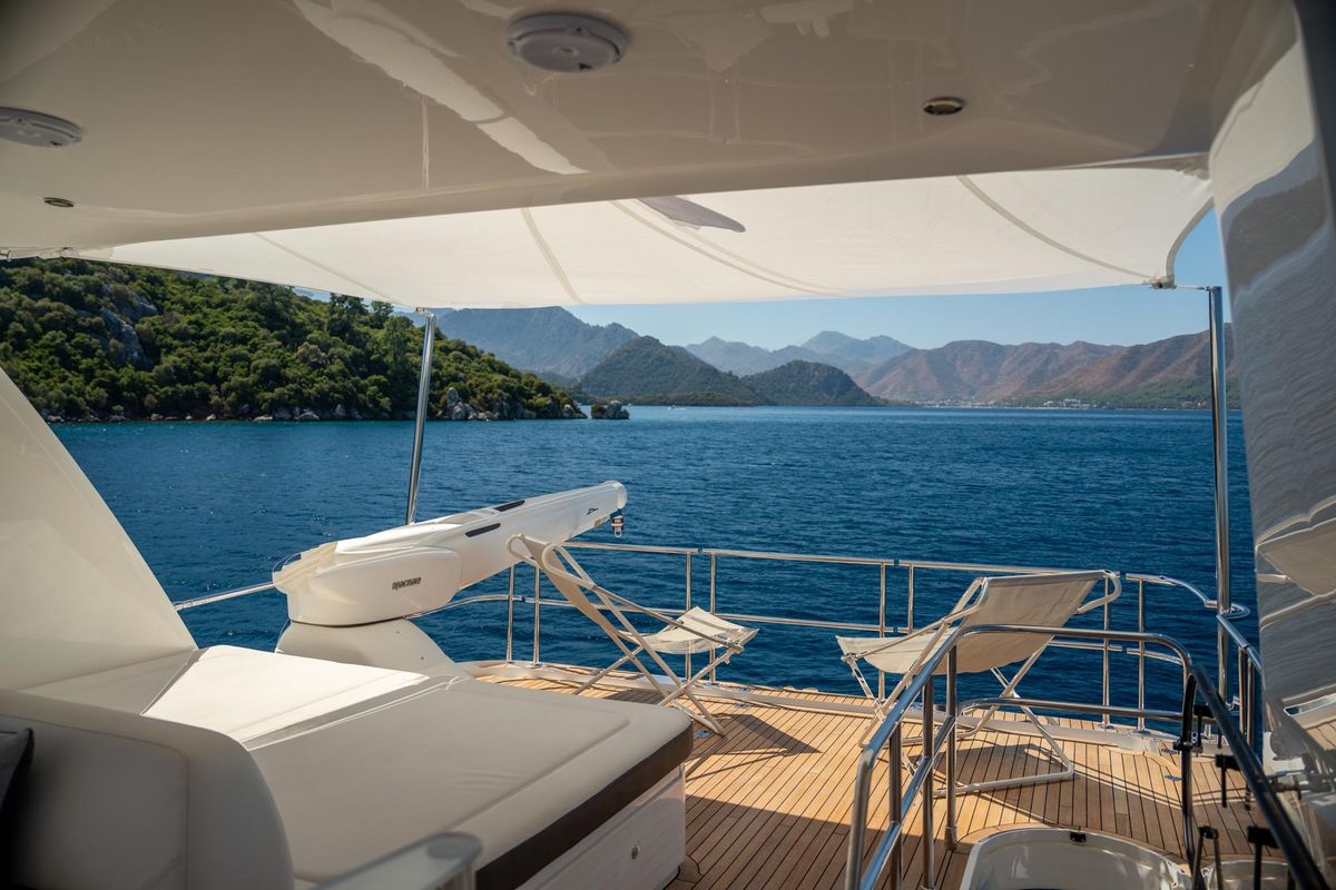 2015 Princess 73 