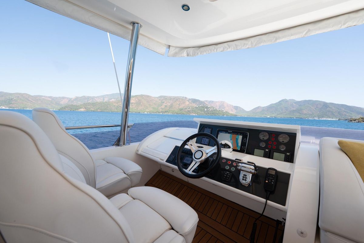 2015 Princess 73 