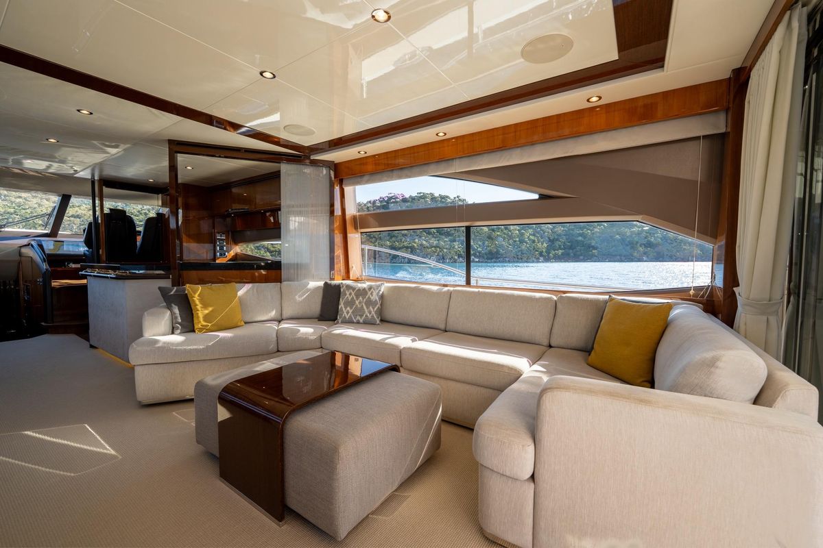 2015 Princess 73 