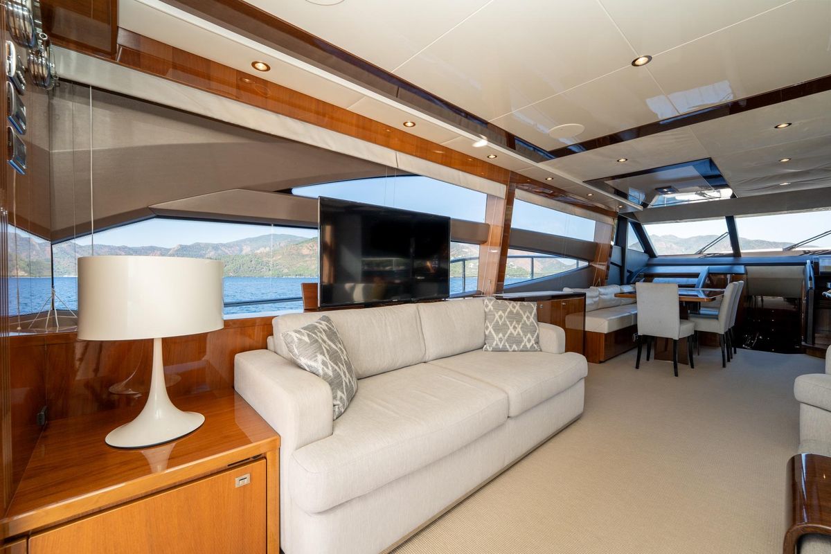 2015 Princess 73 