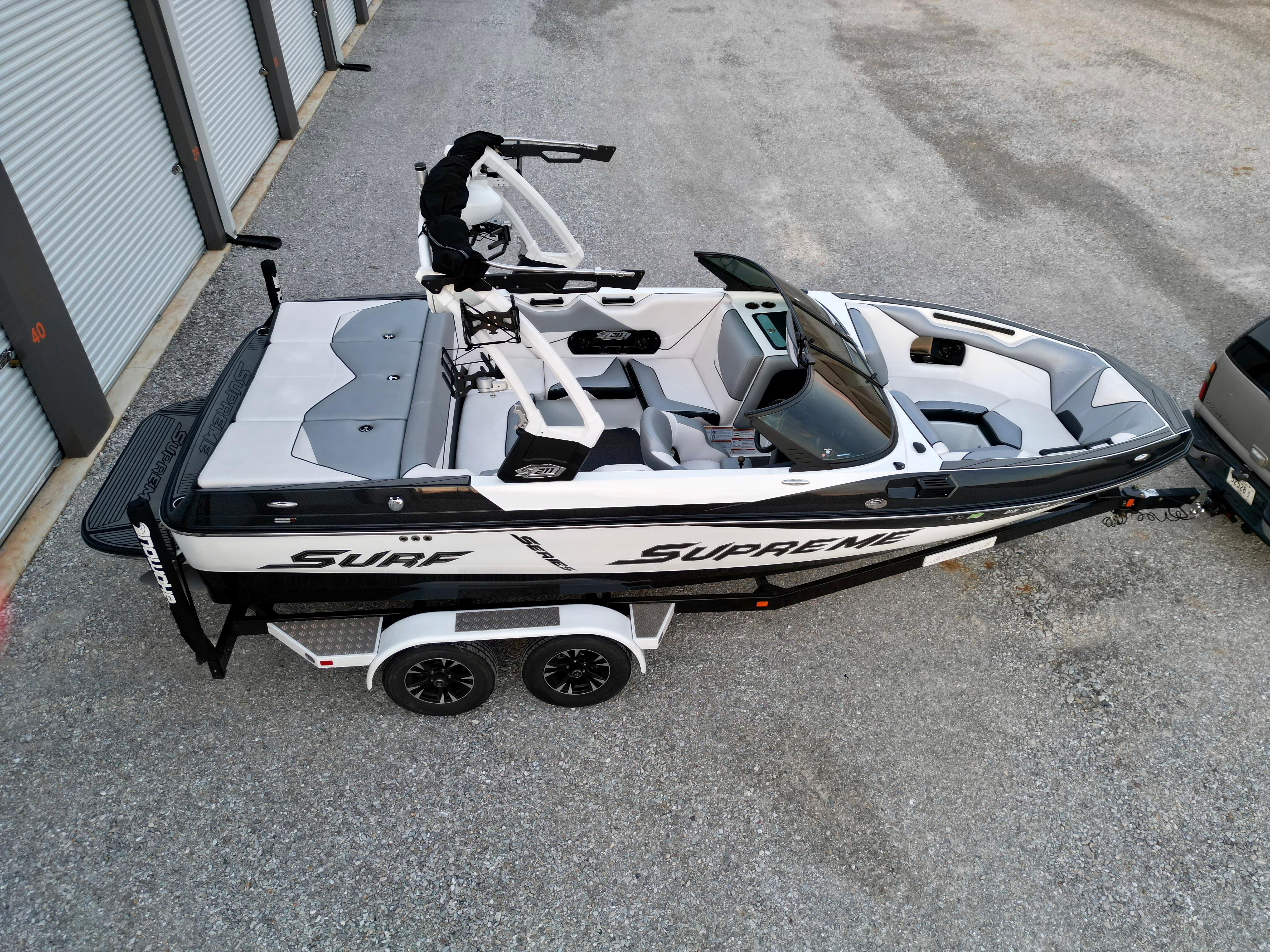 2017 Supreme S211
