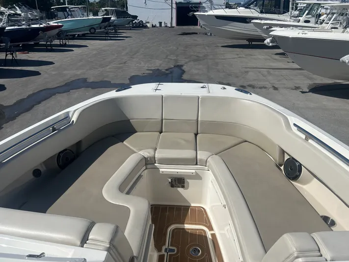 320 Vantage Yacht Photos Pics Interior view of a 2022 Boston Whaler 320 Vantage boat.