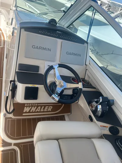 320 Vantage Yacht Photos Pics 2022 Boston Whaler 320 Vantage helm with Garmin displays.