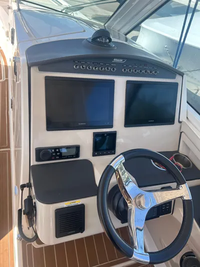 320 Vantage Yacht Photos Pics 2022 Boston Whaler 320 Vantage helm with modern navigation instruments.