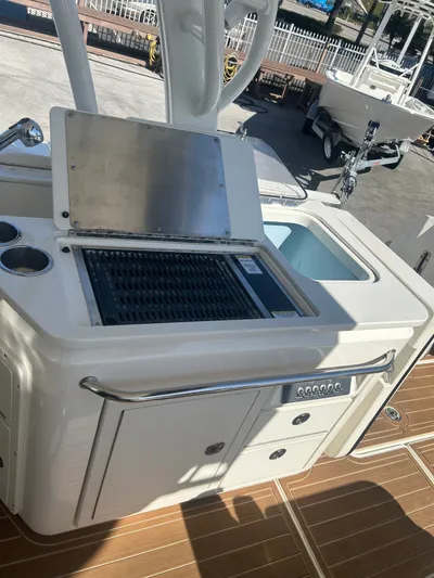 320 Vantage Yacht Photos Pics Boston Whaler 320 Vantage 2022 with deck grill and sink.