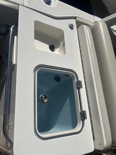 320 Vantage Yacht Photos Pics Boston Whaler 320 Vantage 2022, boat kitchenette with sink and storage.