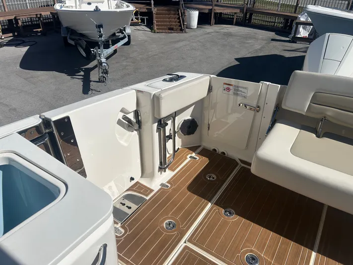 320 Vantage Yacht Photos Pics Interior of a 2022 Boston Whaler 320 Vantage boat.