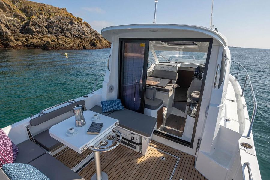 2023 Beneteau America Antares 8