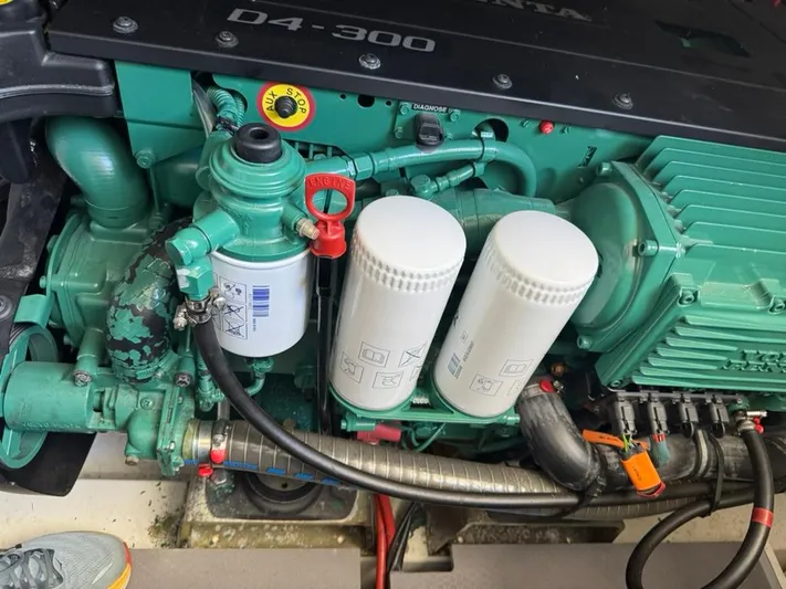 Portkey Yacht Photos Pics Engine compartment of a 2016 Jeanneau Velasco 37F with Volvo Penta D4-300 engine.