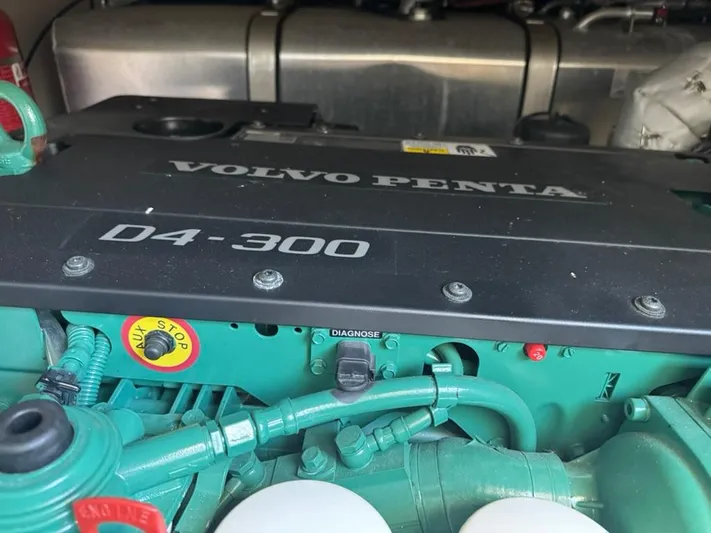Portkey Yacht Photos Pics Volvo Penta D4-300 engine in a 2016 Jeanneau Velasco 37F boat.