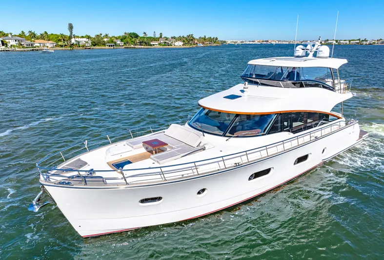 Dog House Yacht Photos Pics 
