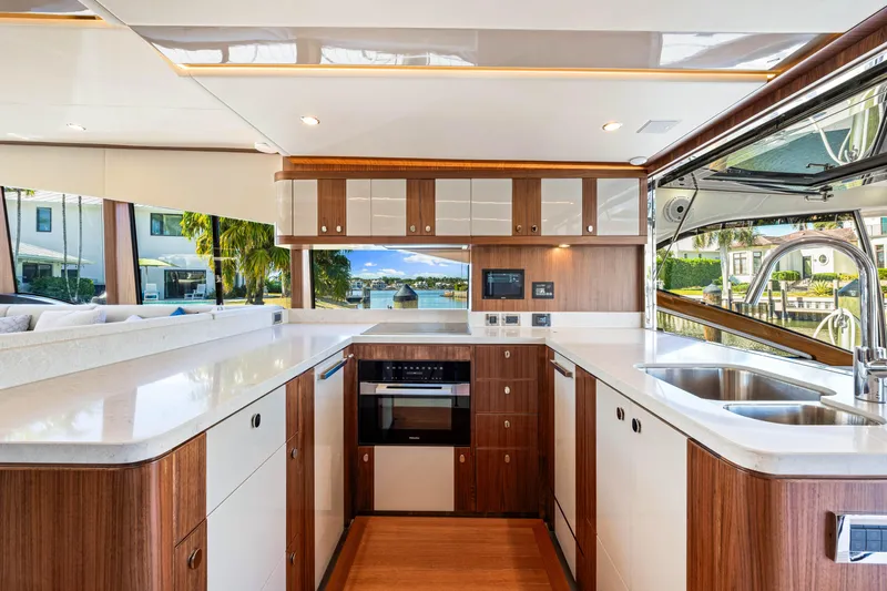 Dog House Yacht Photos Pics 