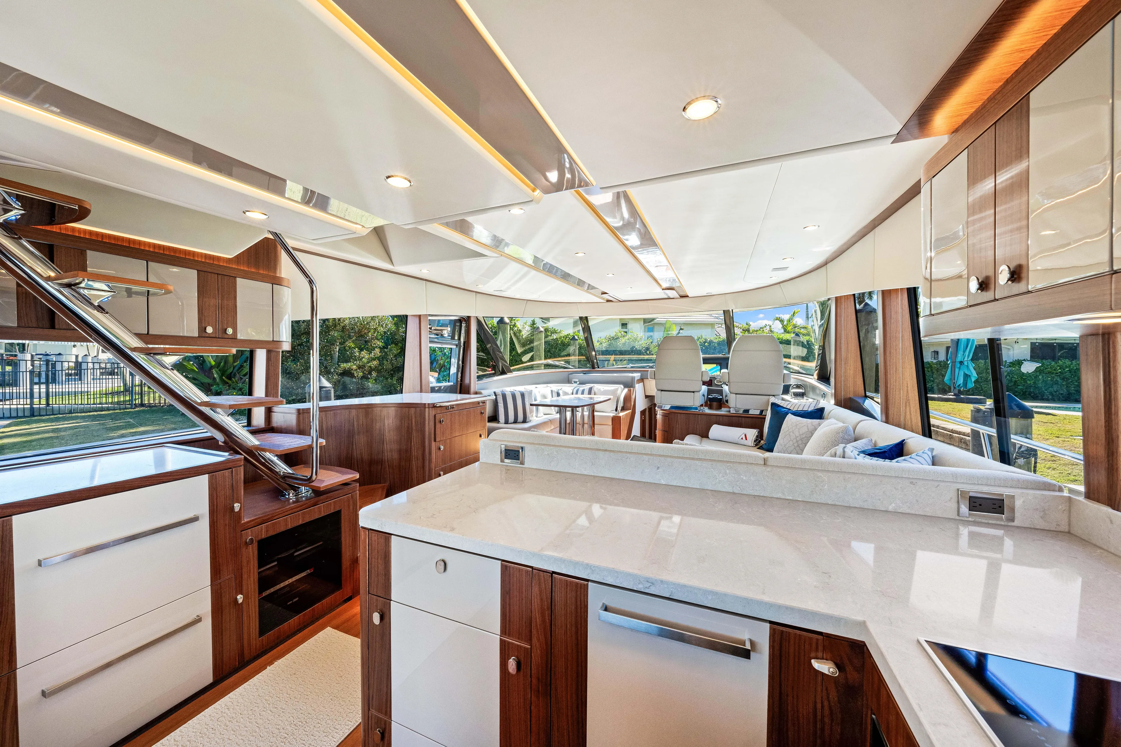 Dog House Yacht Photos Pics 