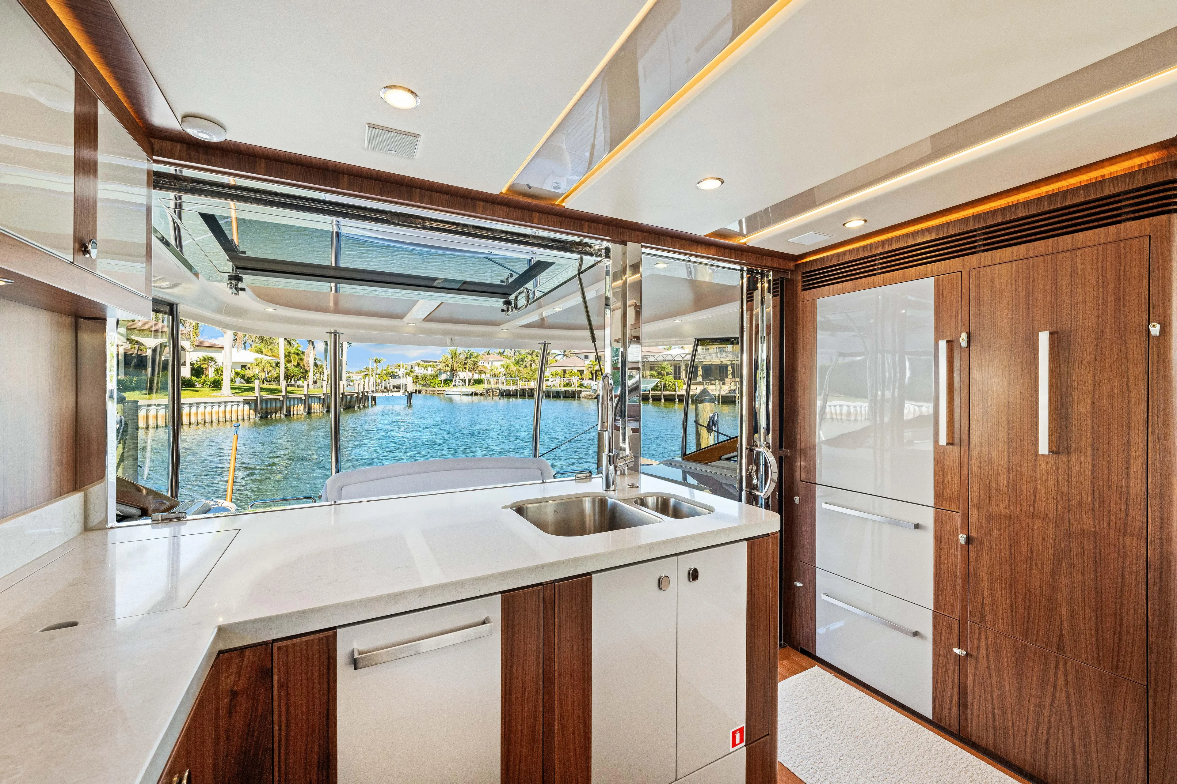 Dog House Yacht Photos Pics 
