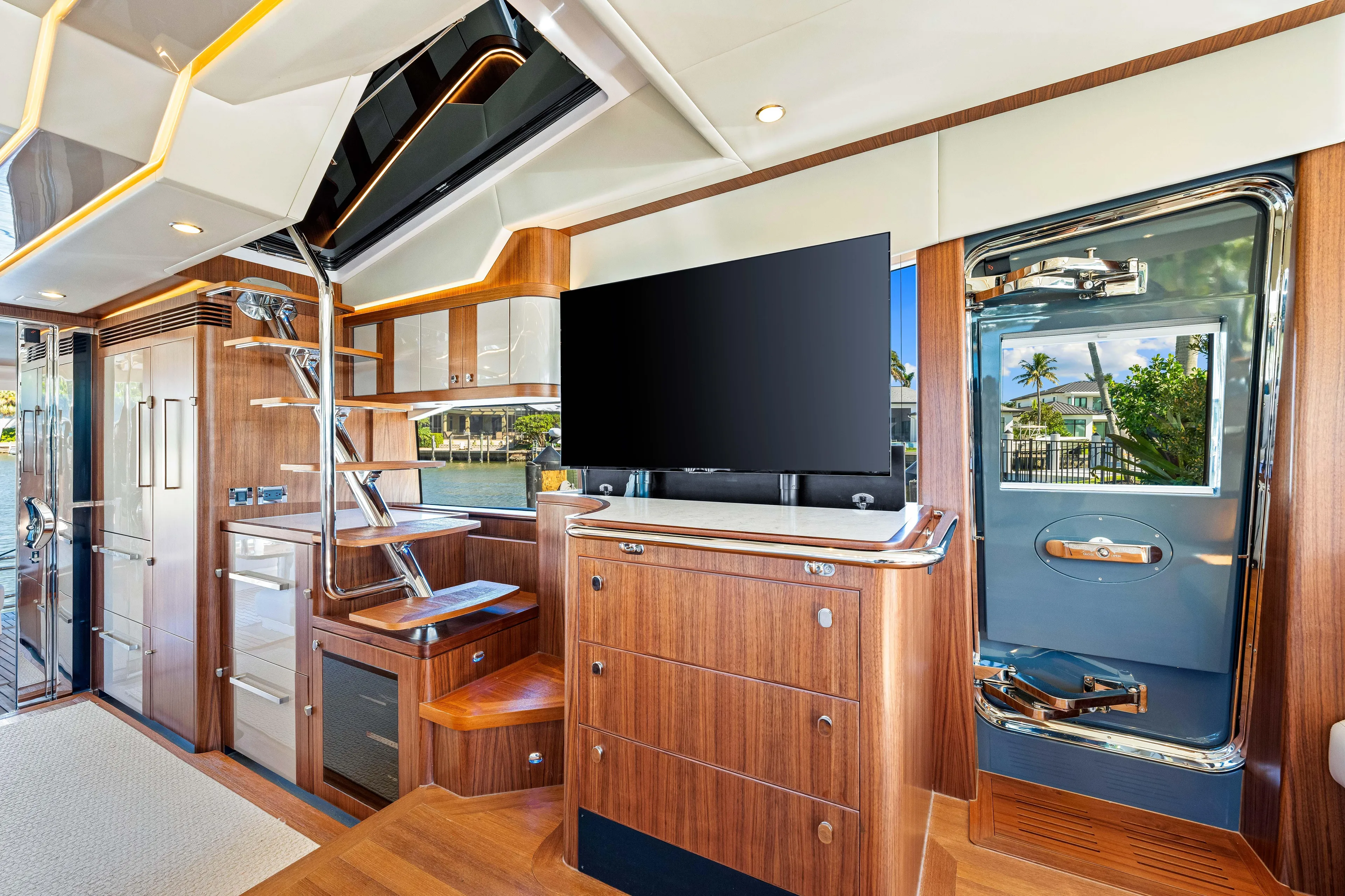 Dog House Yacht Photos Pics 
