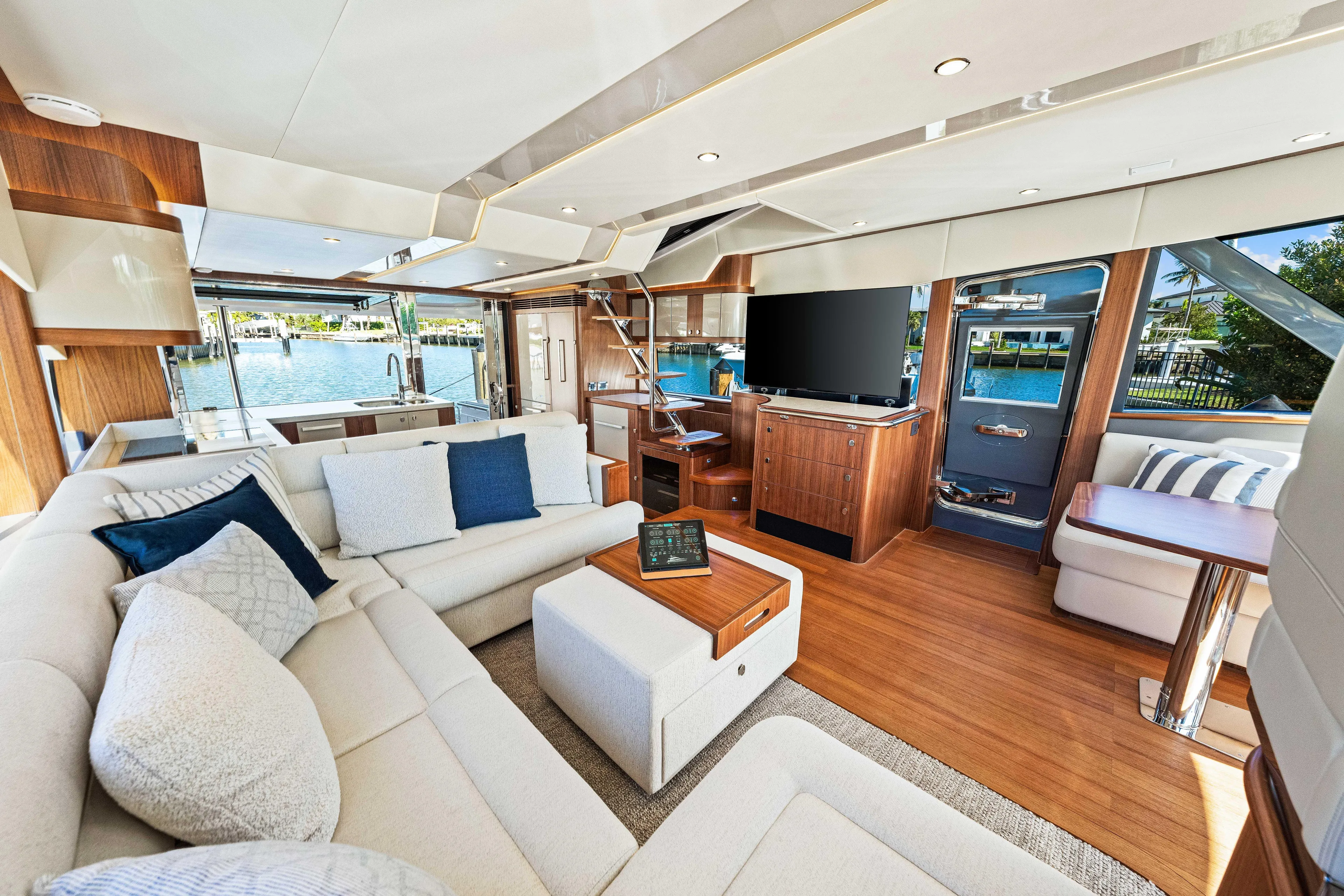 Dog House Yacht Photos Pics 