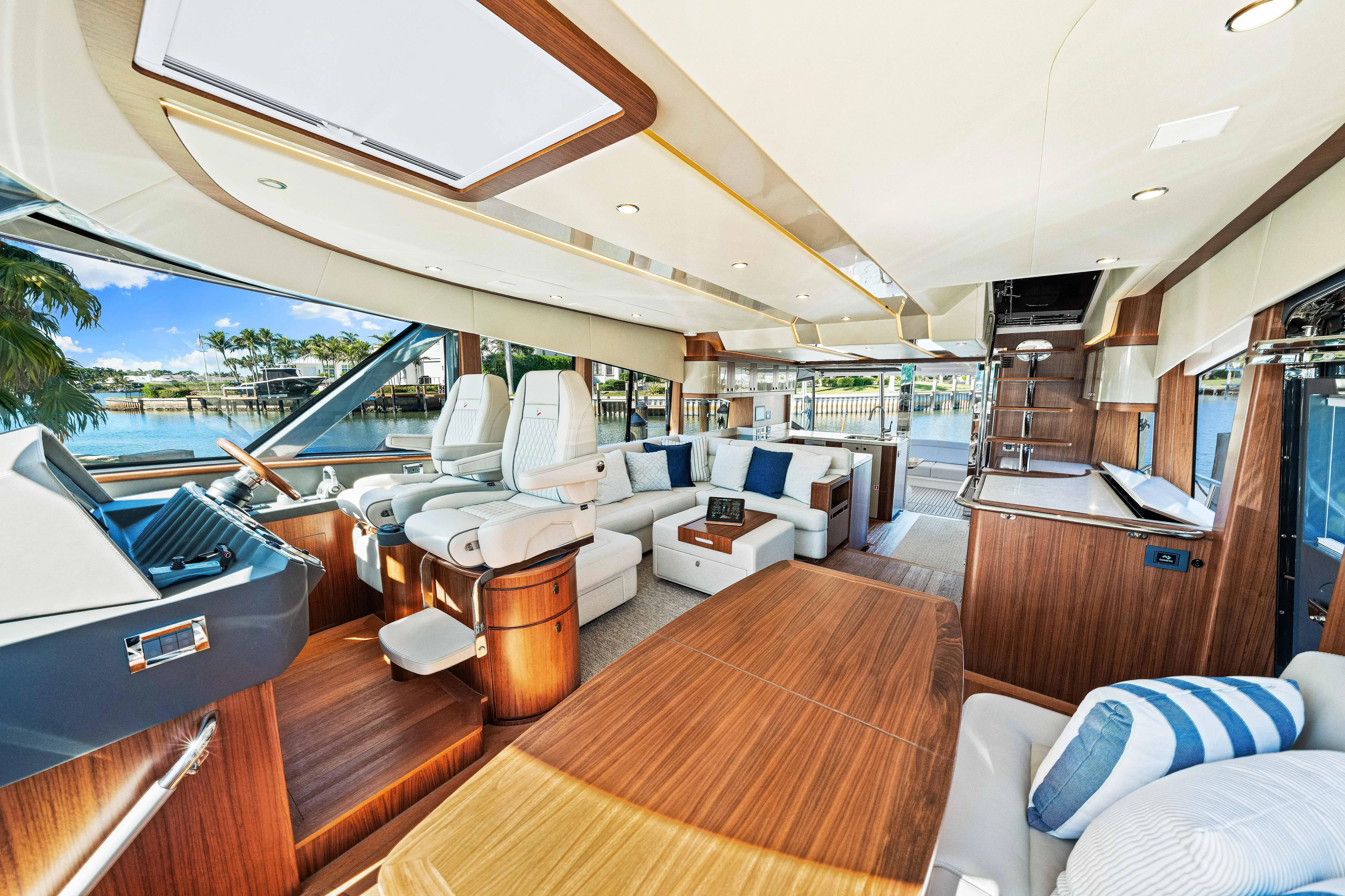 Dog House Yacht Photos Pics 