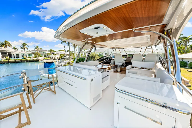 Dog House Yacht Photos Pics 