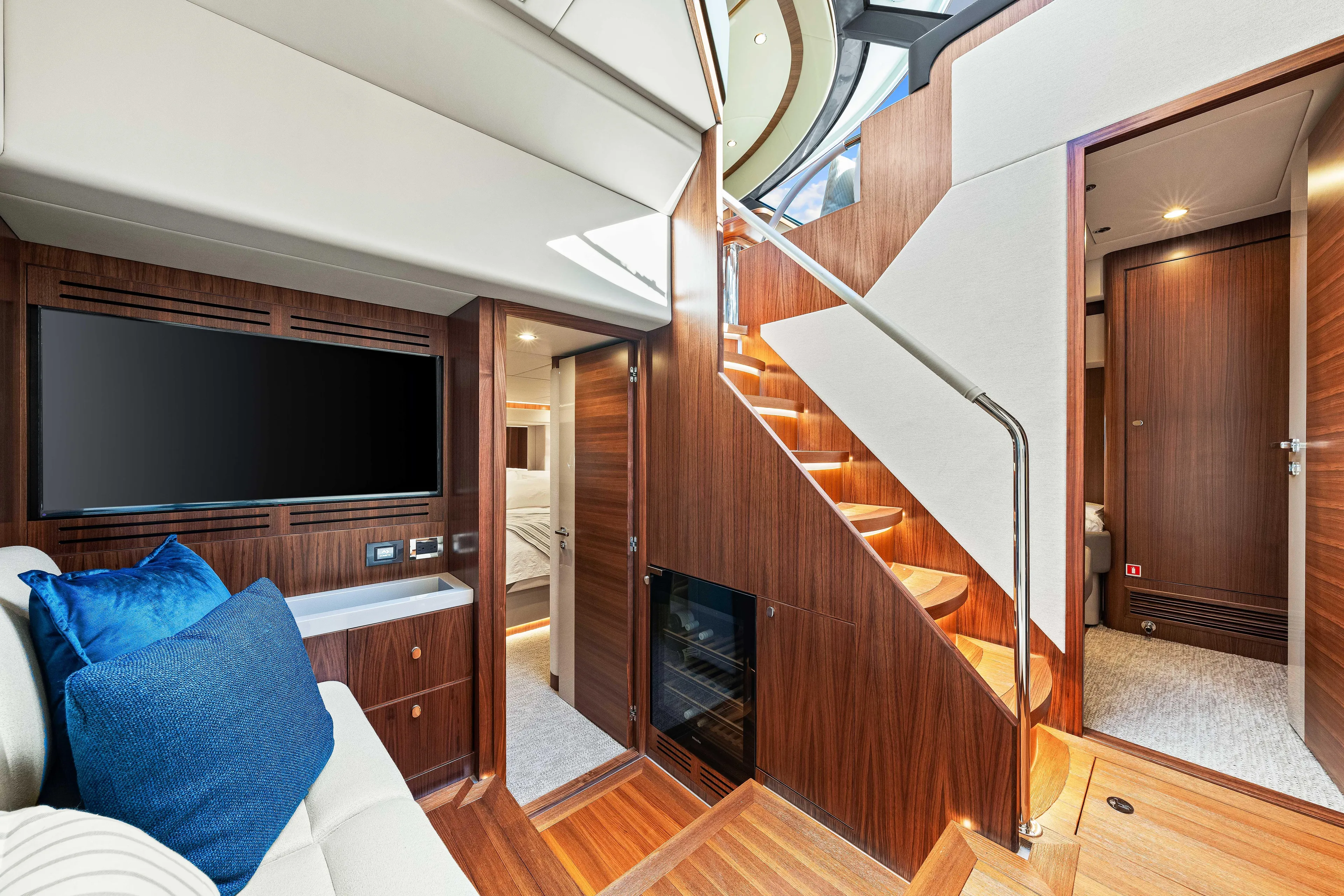 Dog House Yacht Photos Pics 