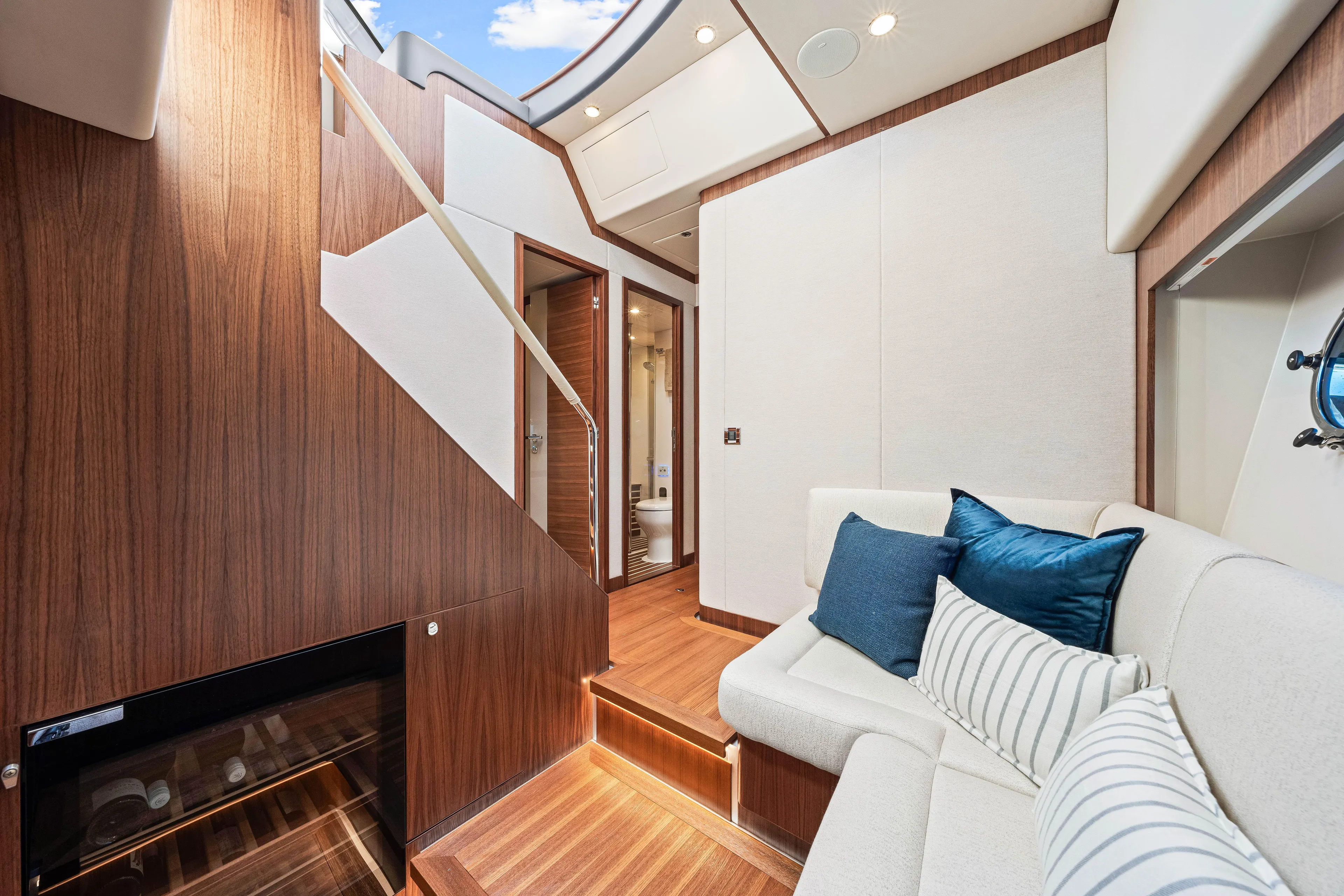 Dog House Yacht Photos Pics 