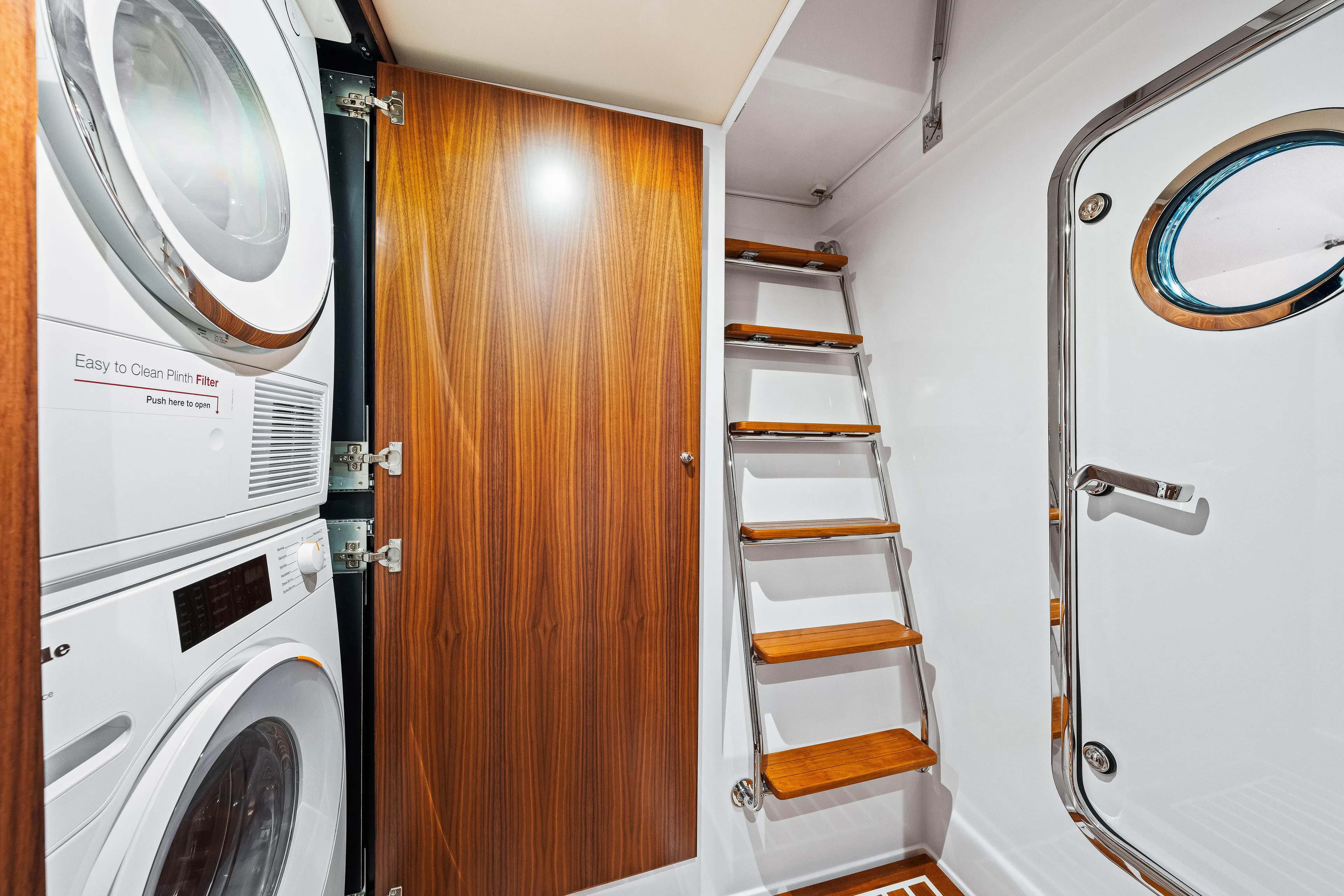 Dog House Yacht Photos Pics 