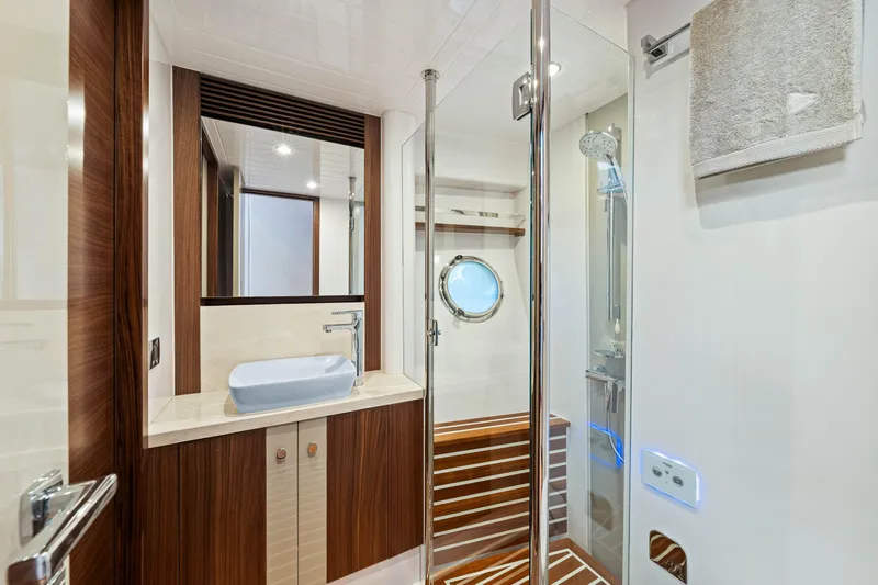 Dog House Yacht Photos Pics 