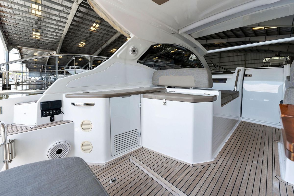 2017 Azimut 43 