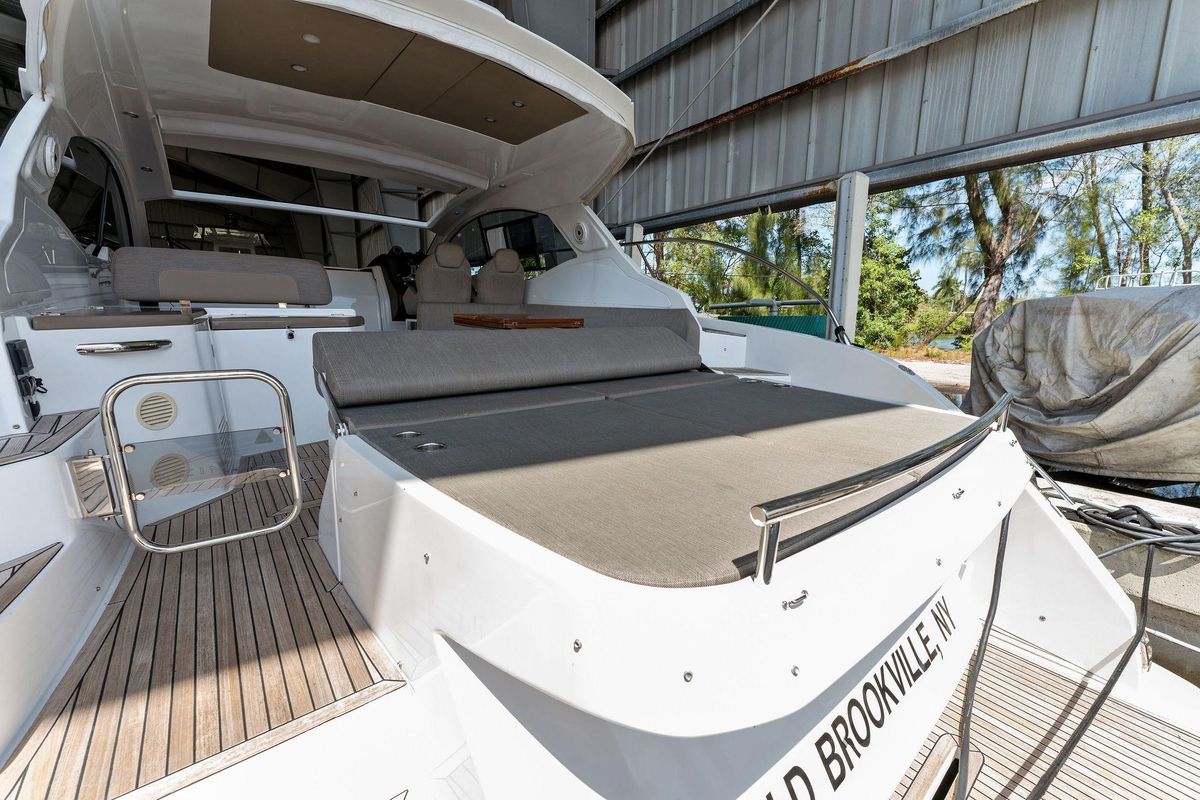 2017 Azimut 43 