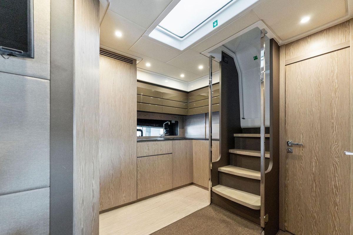 2017 Azimut 43 