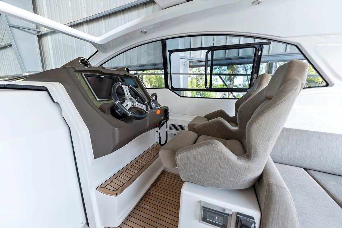 2017 Azimut 43 