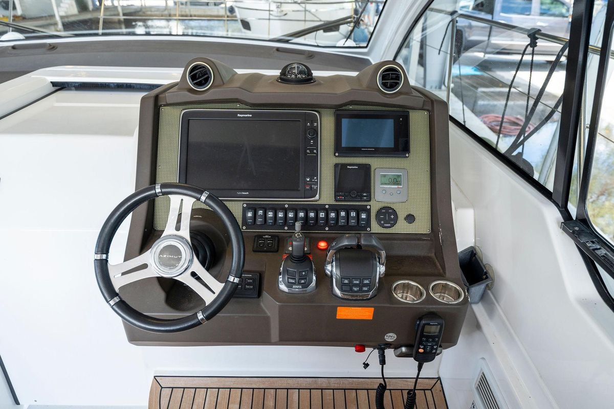 2017 Azimut 43 