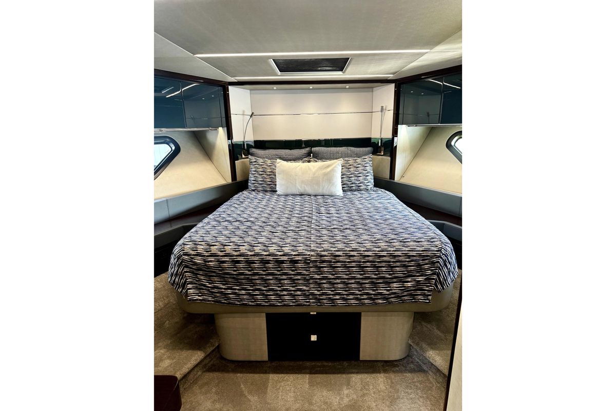2018 Sunseeker 74 
