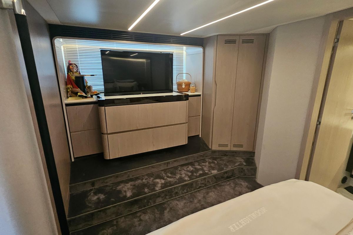 2022 Azimut 66 