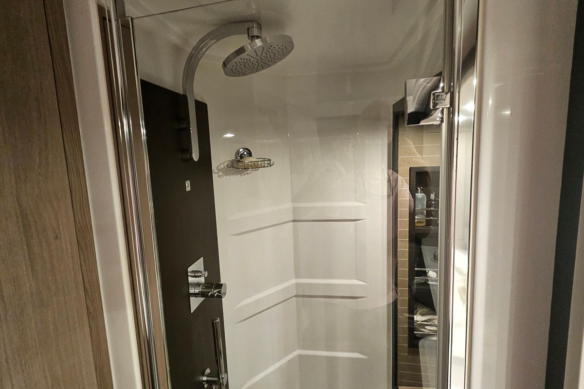 2022 Azimut 66 