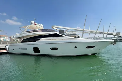 2012 Ferretti Yachts 720