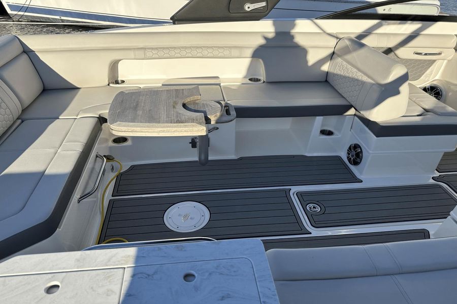 2023 Sea Ray 290 SDX OUTBOARD