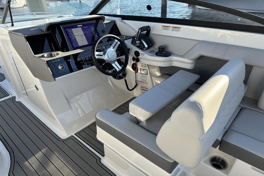 2023 Sea Ray 290 SDX OUTBOARD