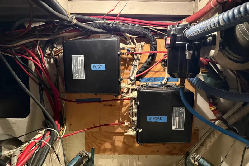 Lady Jake Yacht Photos Pics Engine room wiring and components of a 1985 Bayliner 4550 Motoryacht.