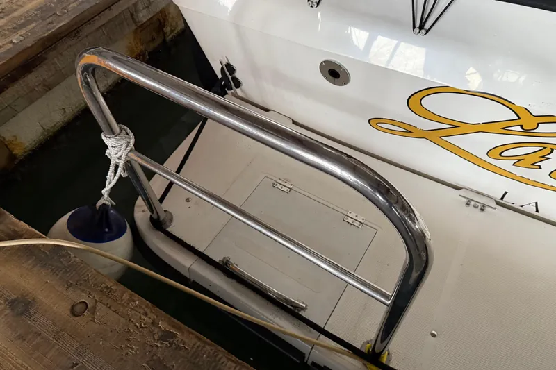 Lady Jake Yacht Photos Pics 1985 Bayliner 4550 Motoryacht stern with railing