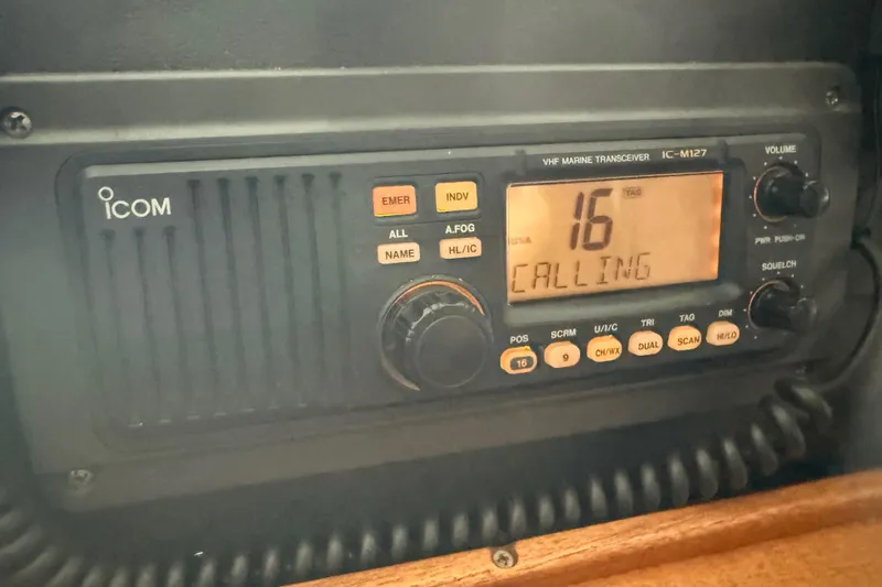 Lady Jake Yacht Photos Pics VHF marine transceiver on 1985 Bayliner 4550 Motoryacht, displaying channel 16 calling.