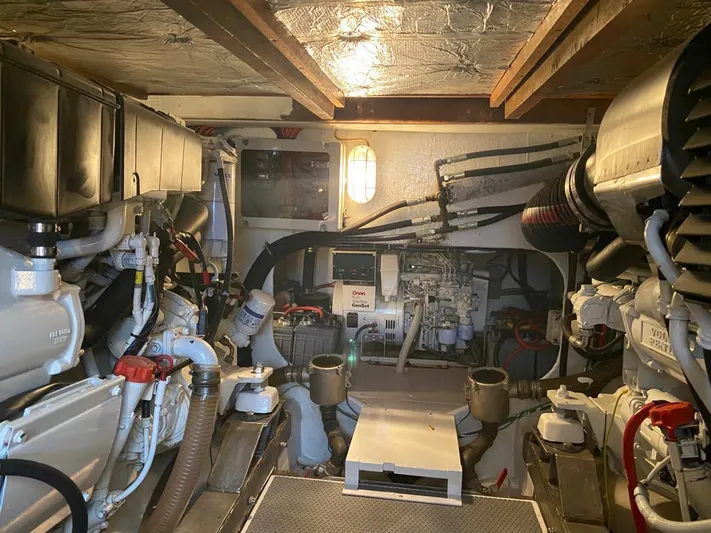  Yacht Photos Pics Bertram 37 Convertible, engine room