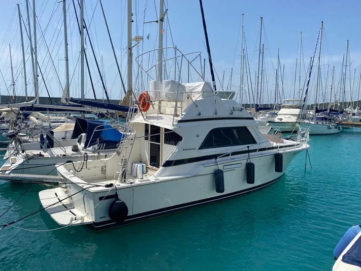  Yacht Photos Pics Bertram 37 Convertible, aft profile