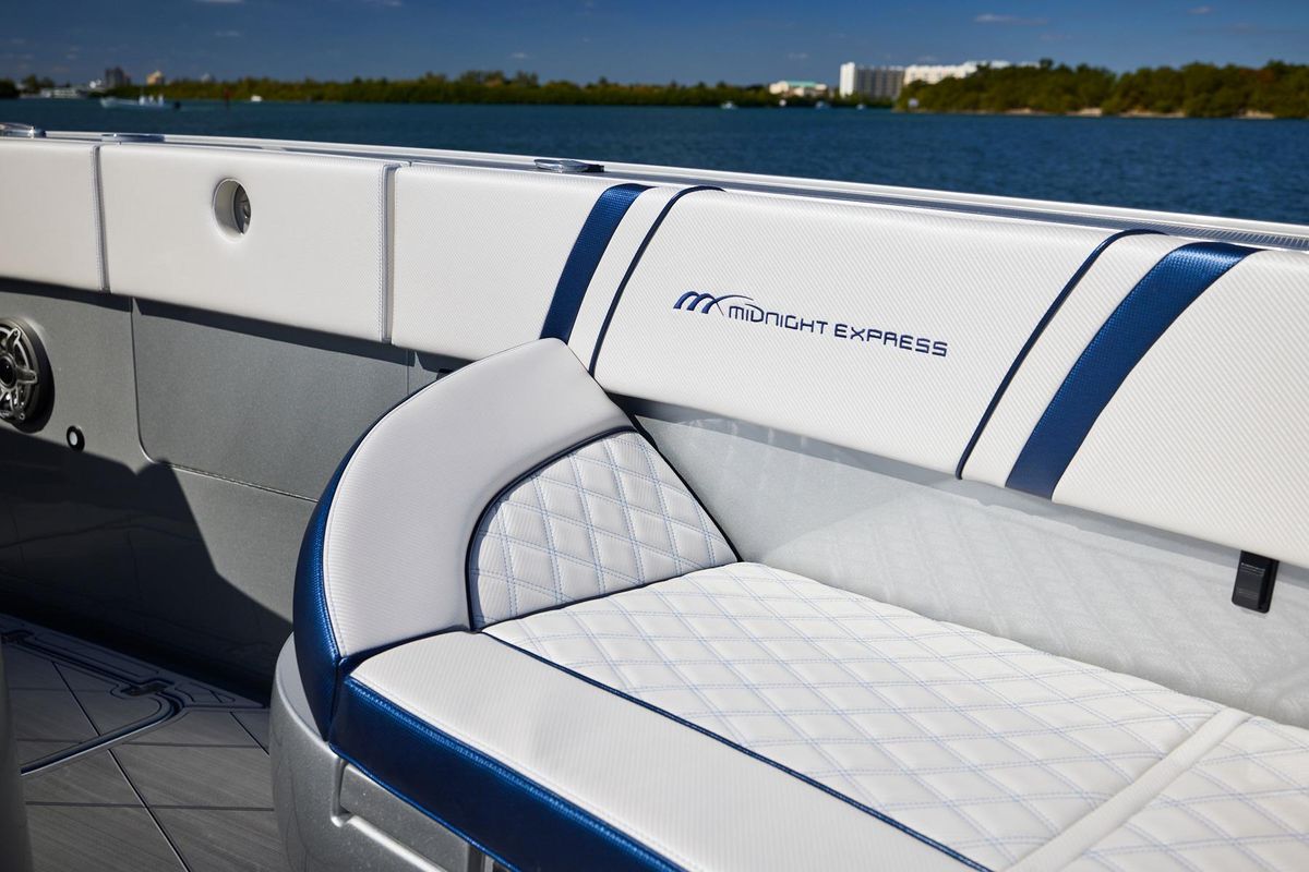 2023 Midnight Express 43 