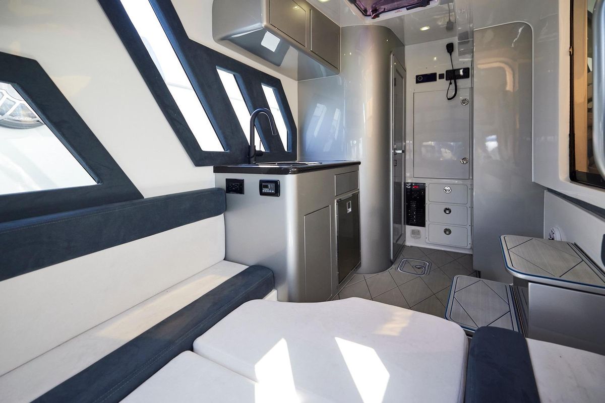 2023 Midnight Express 43 