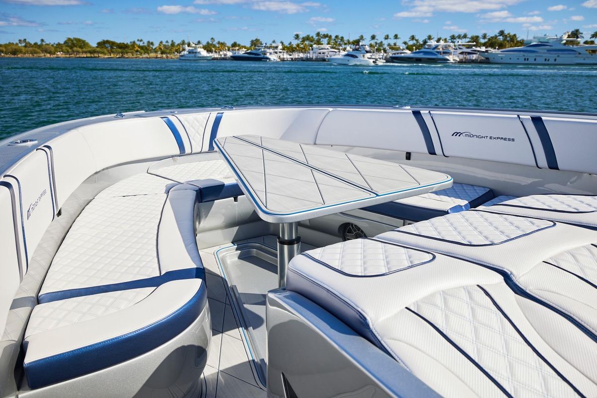 2023 Midnight Express 43 