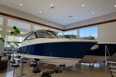 Tiara Yachts 34 LX