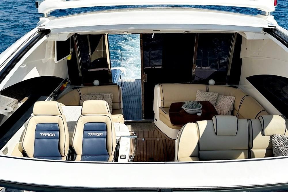 2005 Fairline 61 